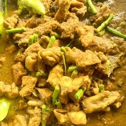 ข้าวราดผัดเผ็ดไก่(เผ็ด)