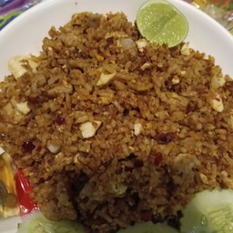 ข้าวผัดหมูพริกเผาไข่เค็ม