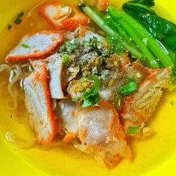 ชายสี่บะหมี่เกี๊ยว (หน้าเซเว่นตลาดทองหลางอมตะนครชลบุรี)