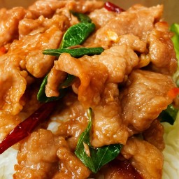 กะเพราพริกแห้งหมูชิ้น สูตรโบราณ(กับข้าว)