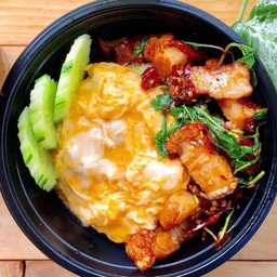 ข้าวกระเพราสามชั้นทอด&ไข่ข้น