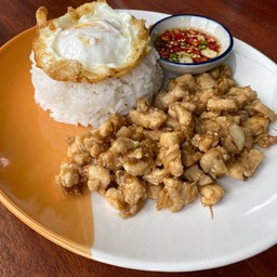 ข้าวราดไก่กระเทียม