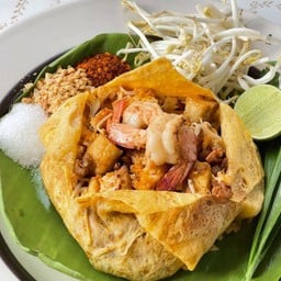 ผัดไทยวุ้นเส้นกุ้งสดห่อไข่