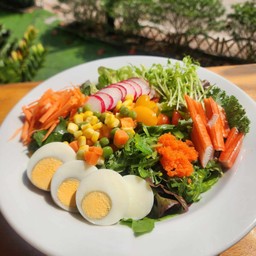 สลัดรวม (ปูอัด,สาหร่าย+ไข่กุ้ง,ไข่ต้ม)