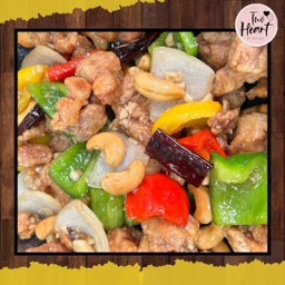 ไก่ผัดเม็ดมะม่วง (กับข้าว)