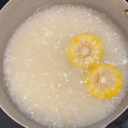 น้ำซุปกระดูกหมู