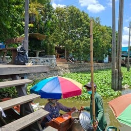 ก๋วยเตี๋ยวเรือ บันไดร้านรำไร