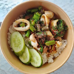 ข้าวกระเพราปลาหมึก