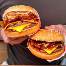 คู่หูดูโอ้ เบอร์เกอร์หมูและไก่