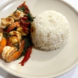 กะเพรากุ้งชุบแป้งทอด Pah kitchen