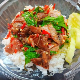 ข้าวราดกระเพราขาหมูตุ๋น(เก็บคูปองรับส่วนลด