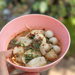 ก๋วยเตี๋ยวบ้านย่า (เส้นปลา,เครื่องปลา,หมูตุ๋น,กะเพราหมูตุ๋น)