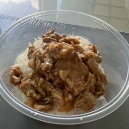 สุกี้ หมูนุ่ม & ผลไม้ นำโชค ร้านชำ