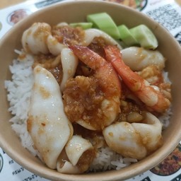 ปลาหมึก+กุ้งกระเทียมราดข้าว