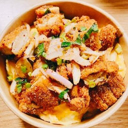 ข้าวยำไก่แซ่บ&ไข่ข้น