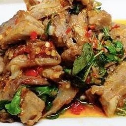 กะเพราหมูตุ๋น