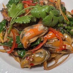 ข้าวราดผัดฉ่าหอย