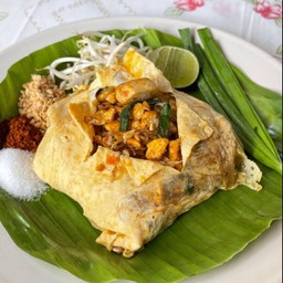 ผัดไทยวุ้นเส้นหมูห่อไข่