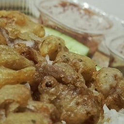 กรีนแคร็กหมูทอดและขนม