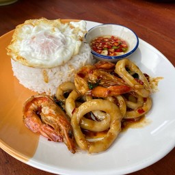 ข้าวราดกะเพราทะเล