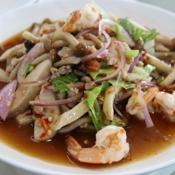 ยำเห็ดหมูยอกุ้ง