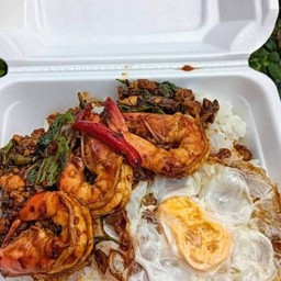 กระเพรากุ้งหมูสับ