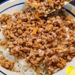 ข้าวหมูสับ กระเทียม