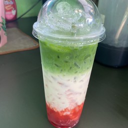 สตอเบอรี่นมสดชาเขียวเย็น