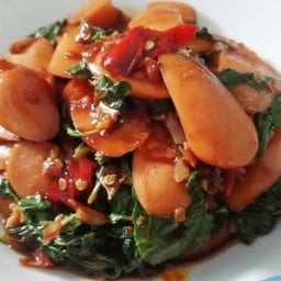 ข้าวกะเพราไส้กรอก