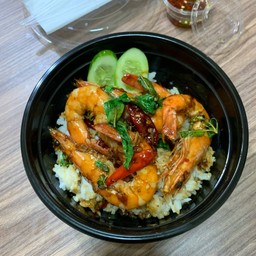 ข้าวกะเพรา ไข่ข้น ยำแซ่บ by น้องเบส