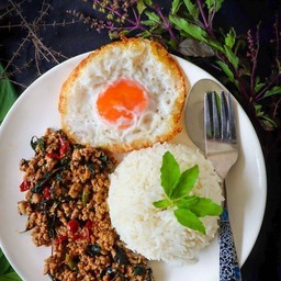 เจ๊นงค์ก๋วยเตี๋ยวเป็ด  ข้าวขาหมู ข้าวหมูทอดบุฟเฟต์ ผัก น้ำพริก