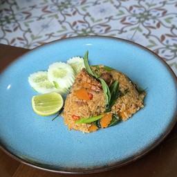 ข้าวผัดปลากระป๋อง