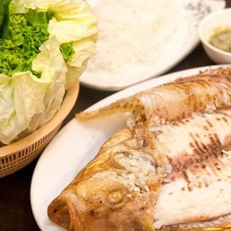 ปลาเผา(ทับทิม) +ชุดผัก