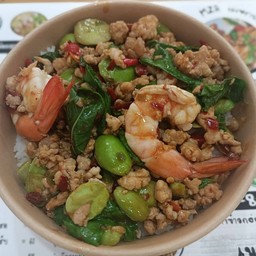 ข้าวราดกะเพราหมูสับกุ้งสะตอ