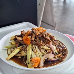 ยำมะม่วงปลากรอบ