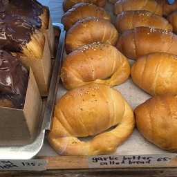 Garlic salt bread (ชิโอะปัง กระเทียม)