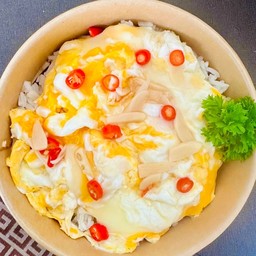 ข้าวไข่ขยี้น้ำปลาพริกสด