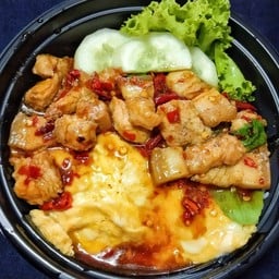 กระเพรา 3 ชั้น + ข้าวไข่ข้น
