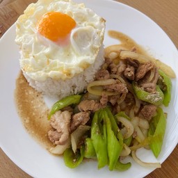 ผัดพริกหยวก ราดข้าว