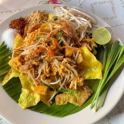 ผัดไทยเกี๊ยวกรอบกุ้งสด
