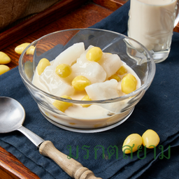 มะพร้าวกะทิหรือมะพร้าวน้ำหอมแปะก๊วยนมสด