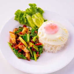 ข้าวราดผัดคะน้า