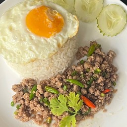 ผัดพริกขี้หนูสด ราดข้าว