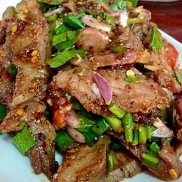 แม่เล็กคอหมูย่างเตาถ่าน