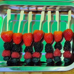 สตอเบอร์รี่ + ราสเบอร์รี่ + บลูเบอร์รี่