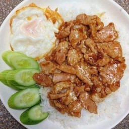 ข้าวหมูทอดกระเทียม