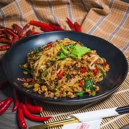 กะเพราเส้นเล็ก-เนื้อโคขุน