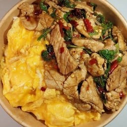 ข้างไข่ข้นกะเพราหมูชิ้น ( ไม่ติดมัน )