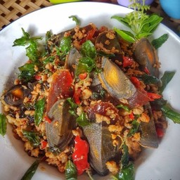 ไข่เยี่ยวม้ากระเพรากรอบ(กับข้าว)