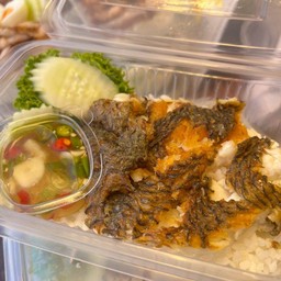 ข้าวหมูทอด หร่อยจัด ตลาดหยิบสิบ